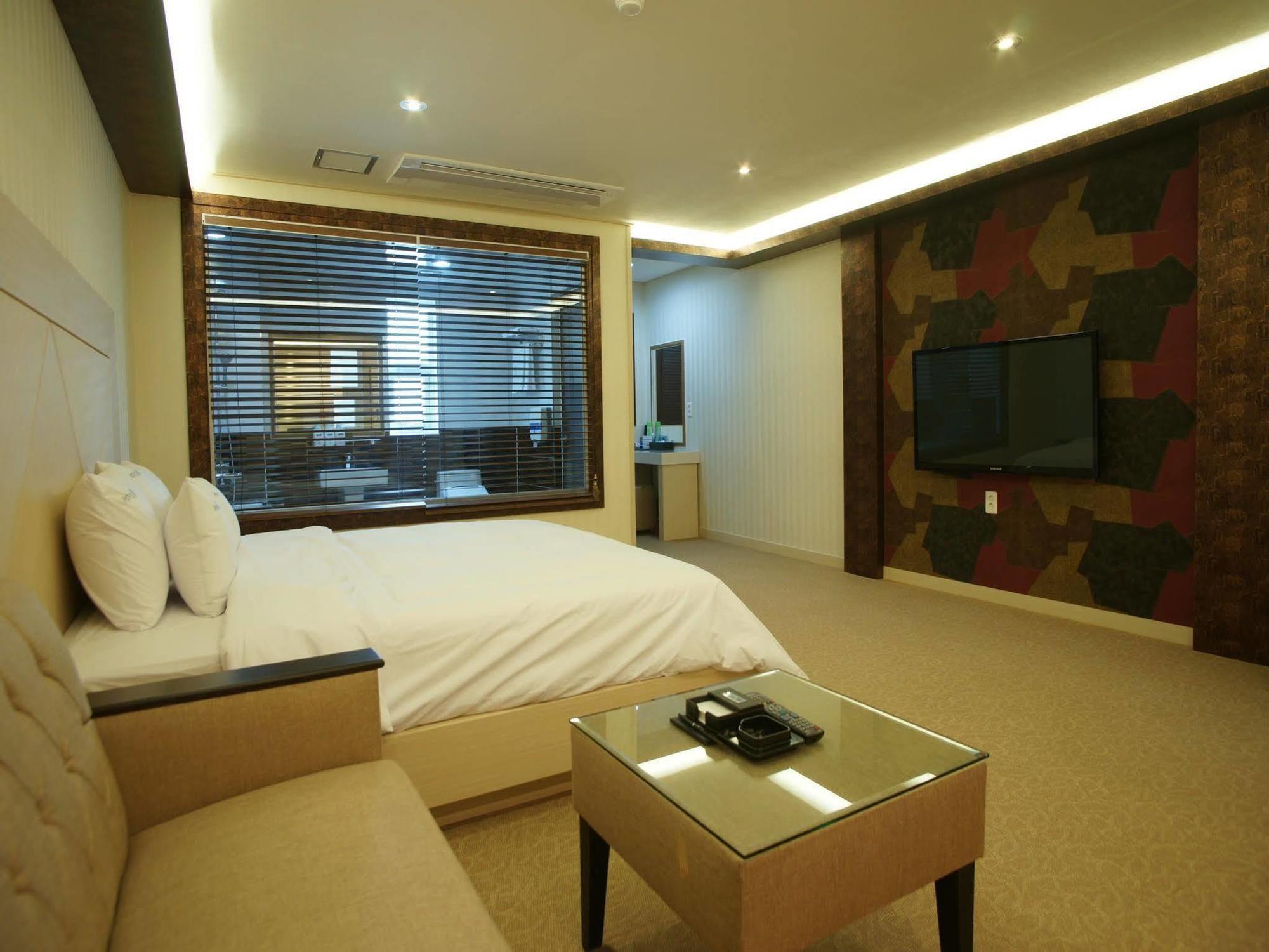 Hotel W ShinЧеджудо Экстерьер фото
